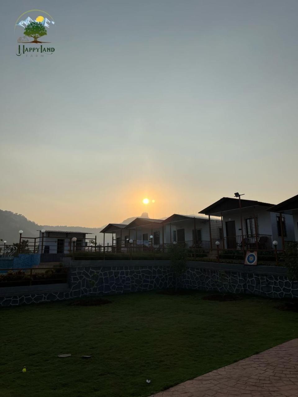 Hotel Happy Land Farm Karjat Esterno foto